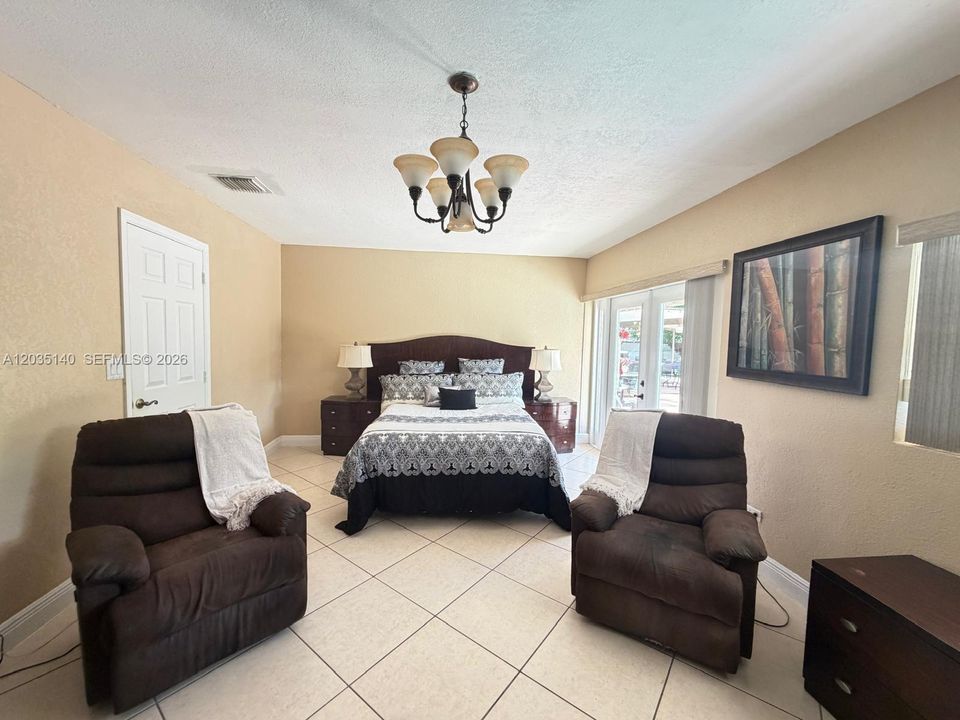 Recently Sold: $799,000 (3 beds, 2 baths, 1976 Square Feet)