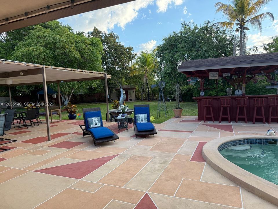 Recently Sold: $799,000 (3 beds, 2 baths, 1976 Square Feet)