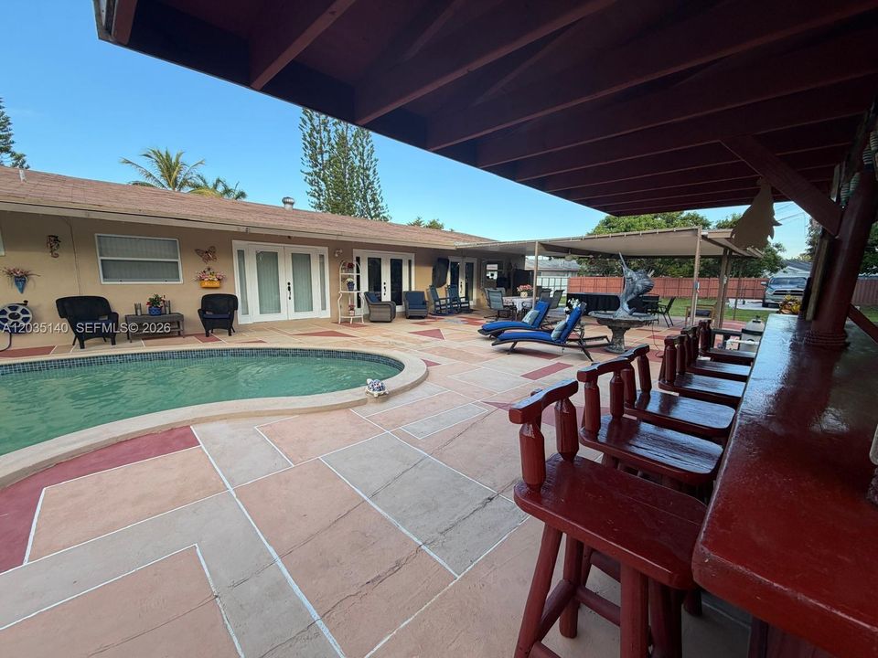 Recently Sold: $799,000 (3 beds, 2 baths, 1976 Square Feet)