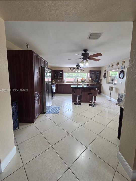 Recently Sold: $799,000 (3 beds, 2 baths, 1976 Square Feet)