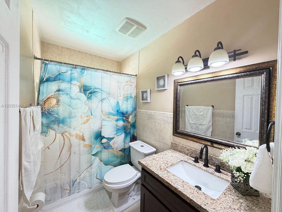 Recently Sold: $799,000 (3 beds, 2 baths, 1976 Square Feet)