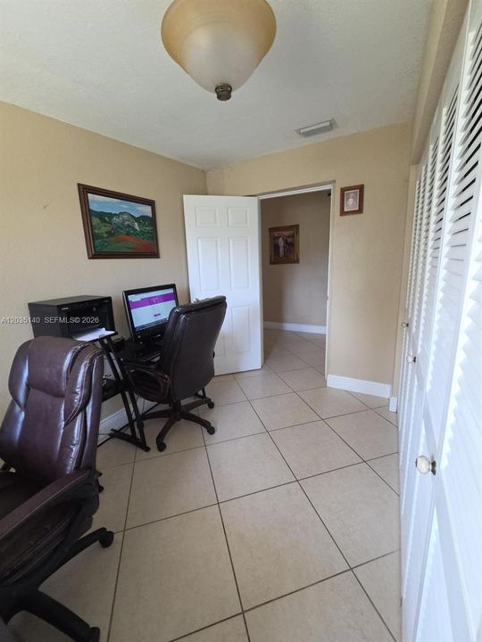 Recently Sold: $799,000 (3 beds, 2 baths, 1976 Square Feet)