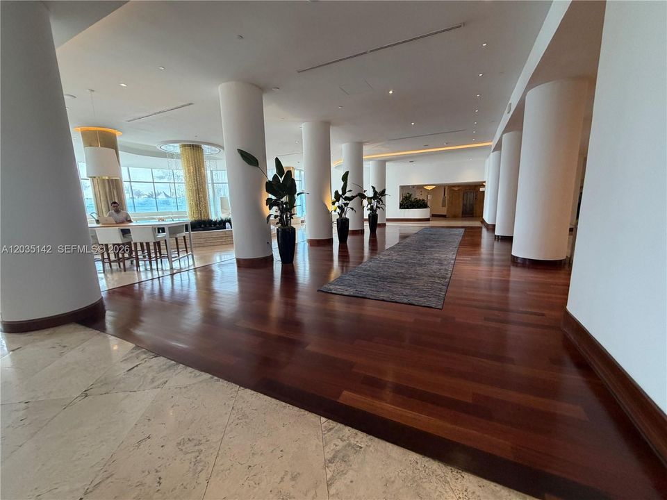 待售: $499,000 (1 贝兹, 1 浴室, 930 平方英尺)