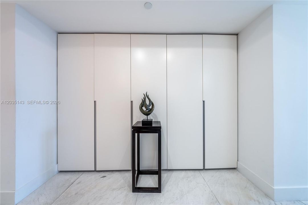 For Rent: $10,800 (3 beds, 3 baths, 1910 Square Feet)