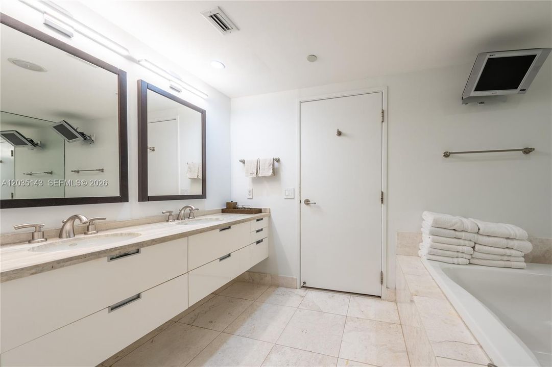 For Rent: $10,800 (3 beds, 3 baths, 1910 Square Feet)
