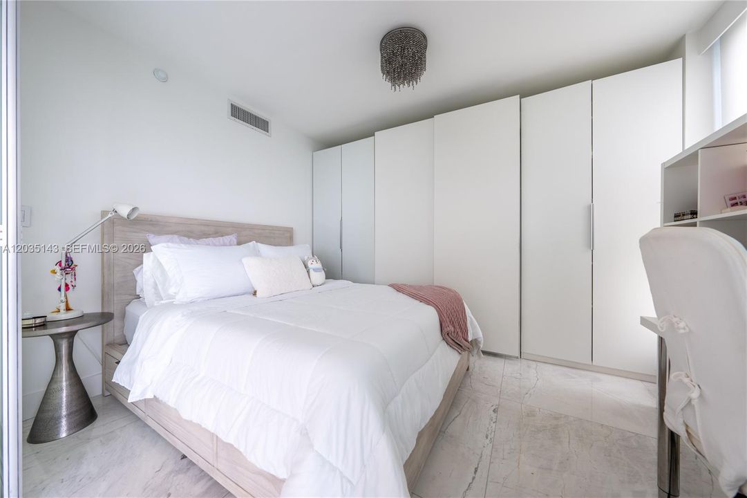 For Rent: $10,800 (3 beds, 3 baths, 1910 Square Feet)