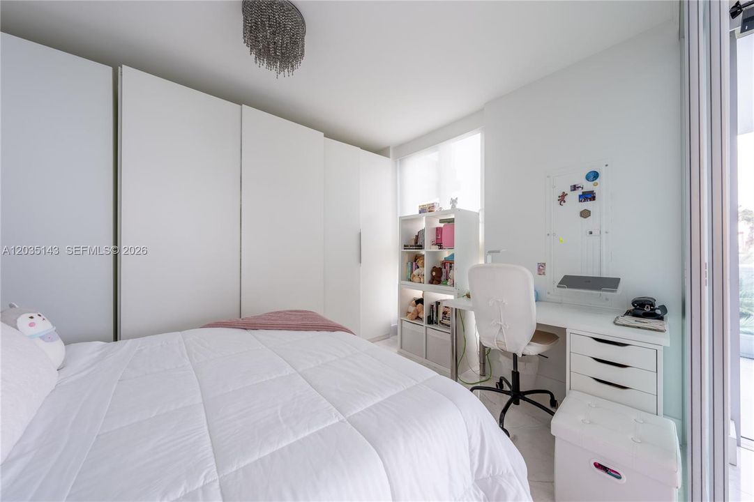 For Rent: $10,800 (3 beds, 3 baths, 1910 Square Feet)