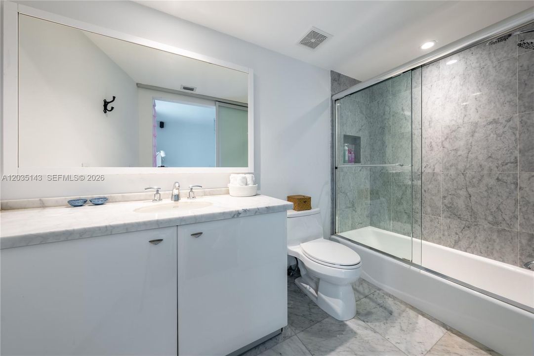 For Rent: $10,800 (3 beds, 3 baths, 1910 Square Feet)