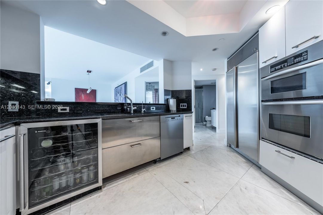 For Rent: $10,800 (3 beds, 3 baths, 1910 Square Feet)