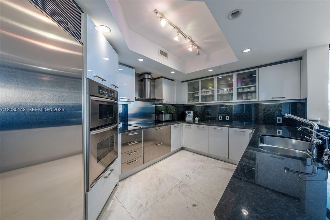 For Rent: $10,800 (3 beds, 3 baths, 1910 Square Feet)