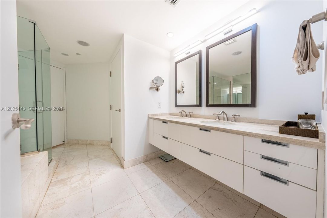 For Rent: $10,800 (3 beds, 3 baths, 1910 Square Feet)