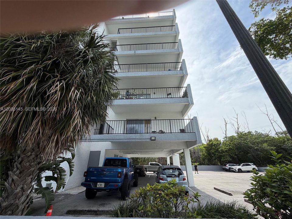 For Rent: $2,400 (2 beds, 2 baths, 1190 Square Feet)