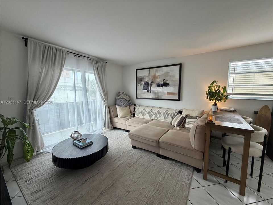 For Rent: $2,200 (1 beds, 1 baths, 684 Square Feet)