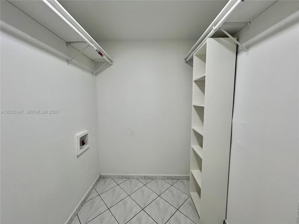 For Rent: $2,200 (1 beds, 1 baths, 684 Square Feet)