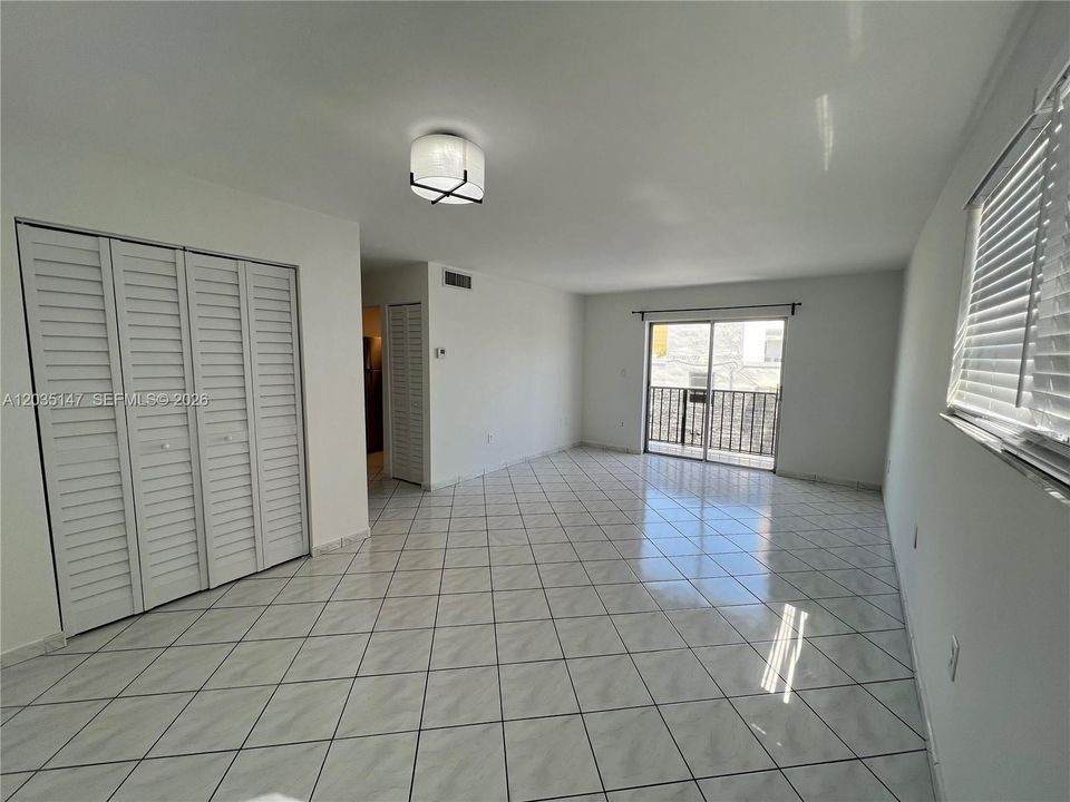 For Rent: $2,200 (1 beds, 1 baths, 684 Square Feet)