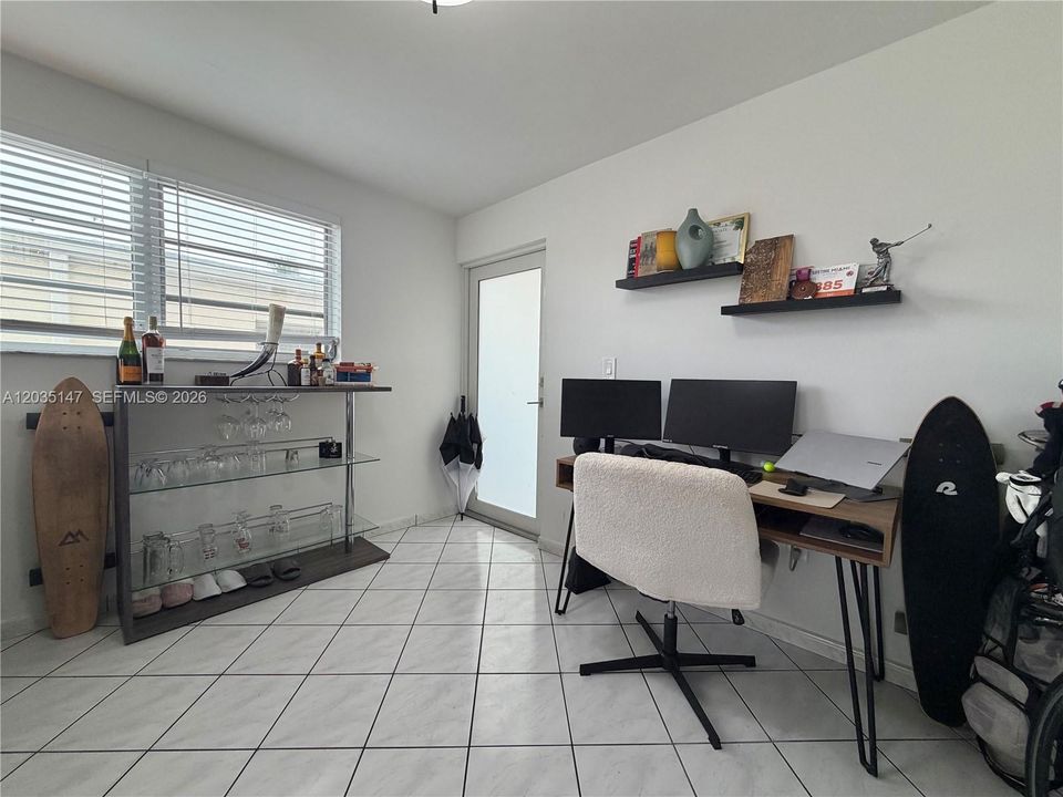 For Rent: $2,200 (1 beds, 1 baths, 684 Square Feet)