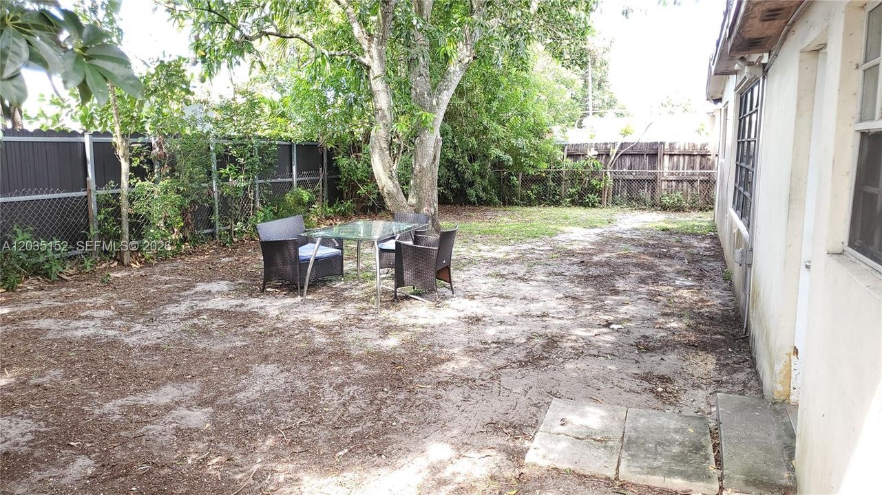 En Venta: $555,000 (4 camas, 2 baños, 2058 Pies cuadrados)