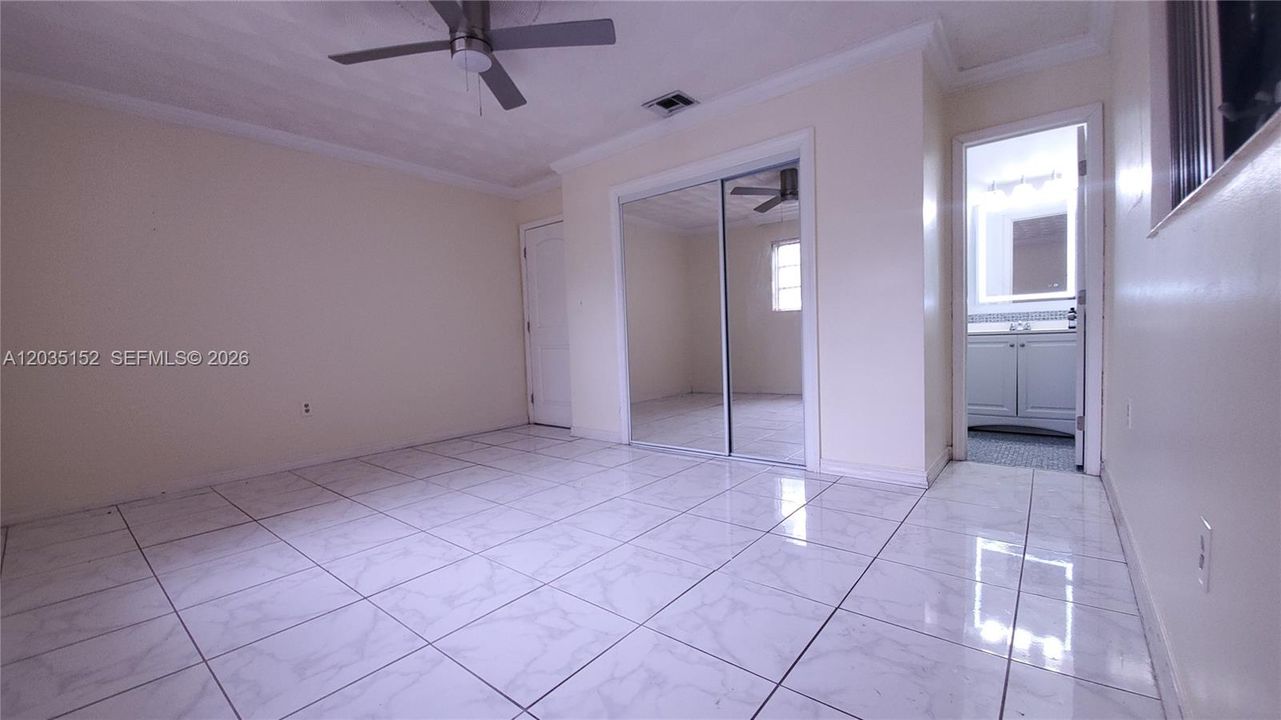 En Venta: $555,000 (4 camas, 2 baños, 2058 Pies cuadrados)