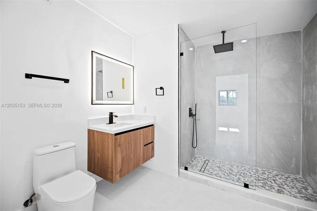 En Venta: $850,000 (3 camas, 2 baños, 1338 Pies cuadrados)