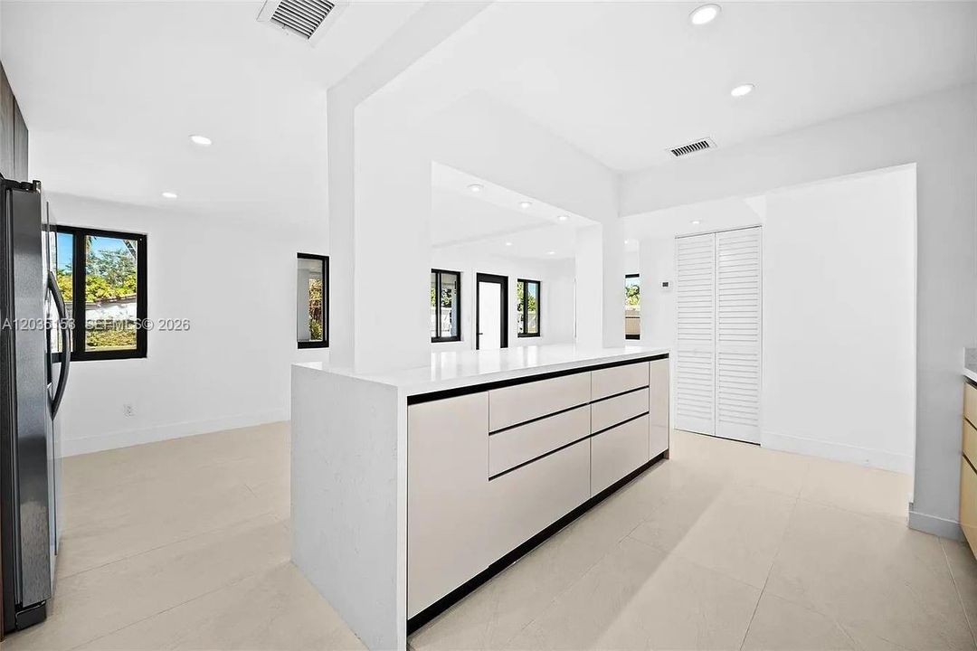 En Venta: $850,000 (3 camas, 2 baños, 1338 Pies cuadrados)