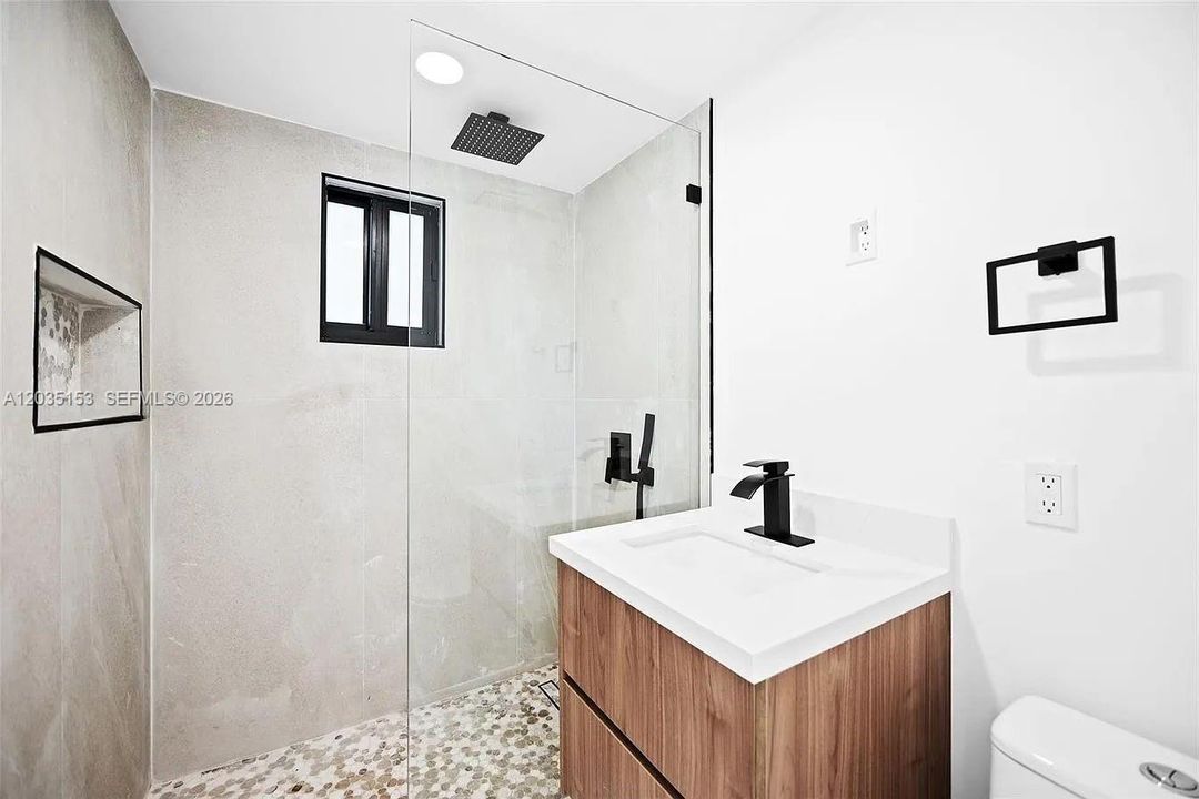 En Venta: $850,000 (3 camas, 2 baños, 1338 Pies cuadrados)