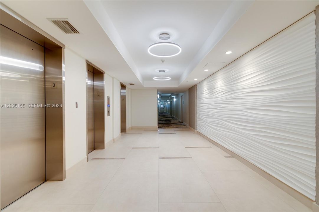 For Rent: $2,800 (1 beds, 1 baths, 883 Square Feet)