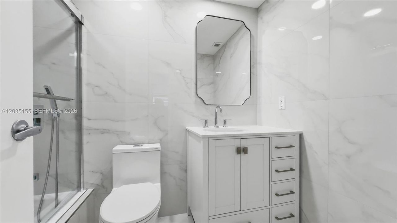 For Rent: $2,800 (1 beds, 1 baths, 883 Square Feet)