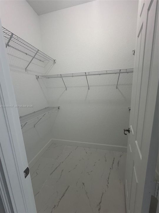 En Renta: $7,200 (4 camas, 3 baños, 2480 Pies cuadrados)