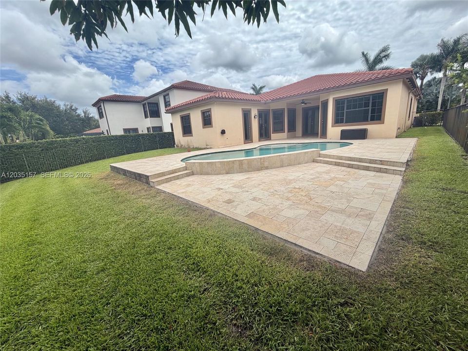 En Renta: $7,200 (4 camas, 3 baños, 2480 Pies cuadrados)