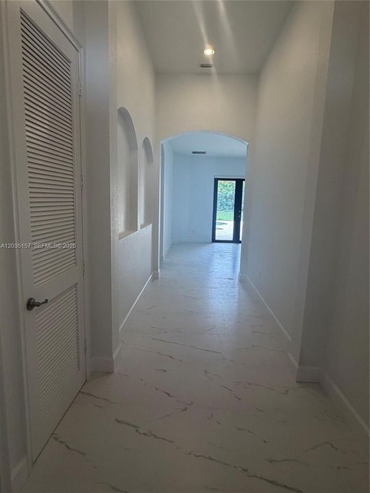 En Renta: $7,200 (4 camas, 3 baños, 2480 Pies cuadrados)