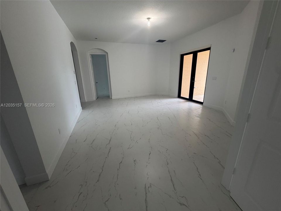 En Renta: $7,200 (4 camas, 3 baños, 2480 Pies cuadrados)