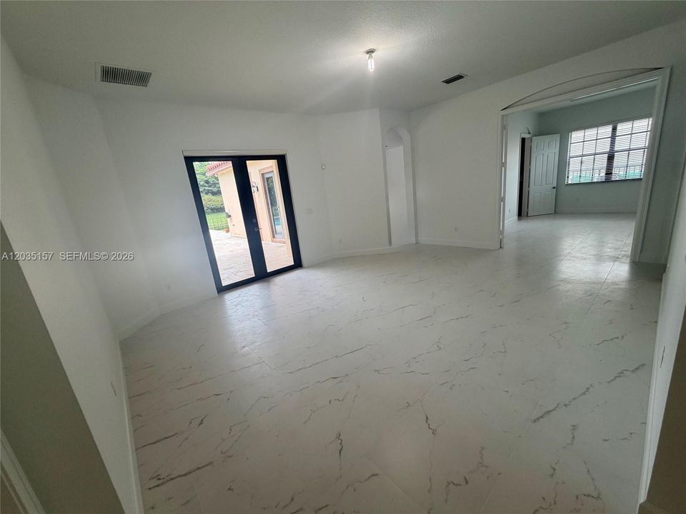 En Renta: $7,200 (4 camas, 3 baños, 2480 Pies cuadrados)