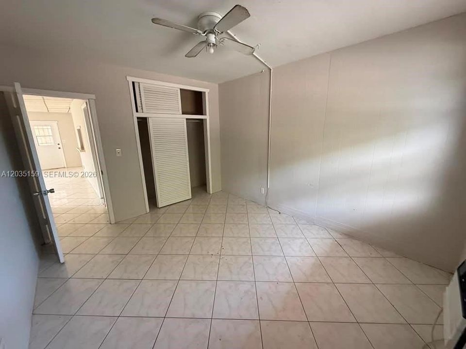 For Rent: $1,950 (2 beds, 1 baths, 900 Square Feet)