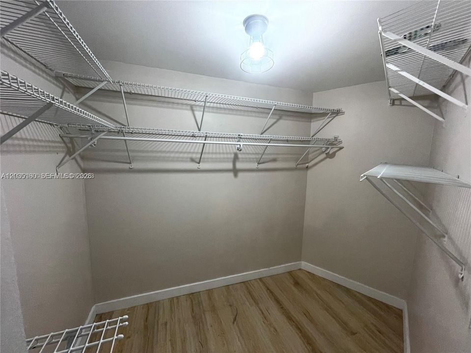 For Sale: $209,000 (2 beds, 2 baths, 1081 Square Feet)