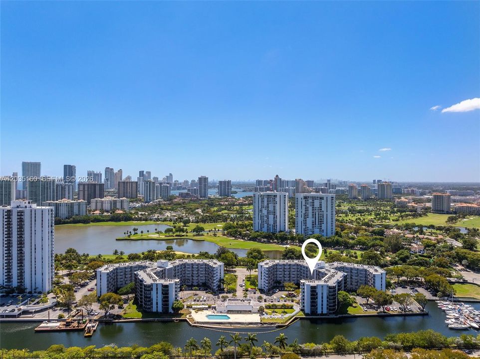 For Sale: $209,000 (2 beds, 2 baths, 1081 Square Feet)