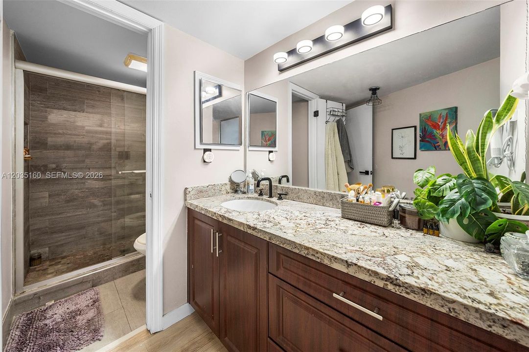 For Sale: $209,000 (2 beds, 2 baths, 1081 Square Feet)