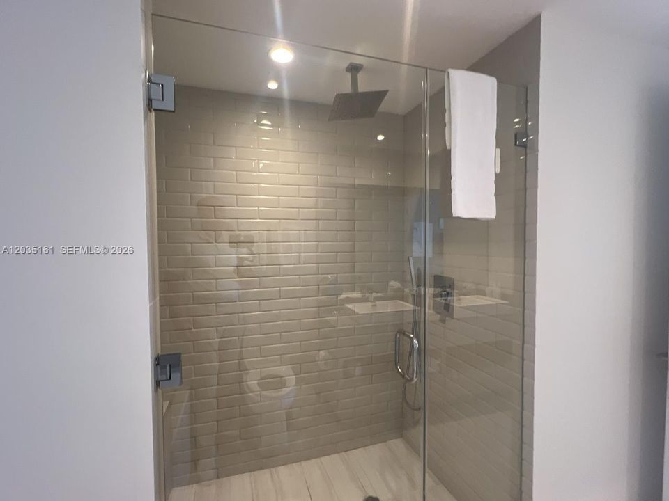 На продажу: $770,000 (2 спален, 2 ванн, 1075 Квадратных фут)