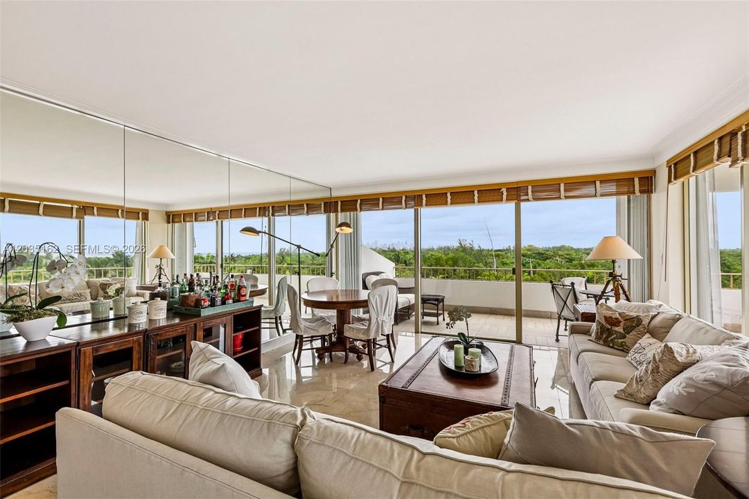 На продажу: $1,450,000 (2 спален, 2 ванн, 1350 Квадратных фут)