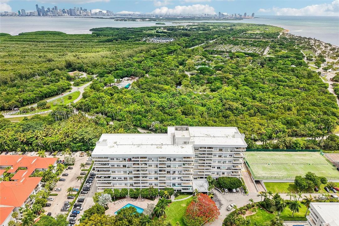 На продажу: $1,450,000 (2 спален, 2 ванн, 1350 Квадратных фут)