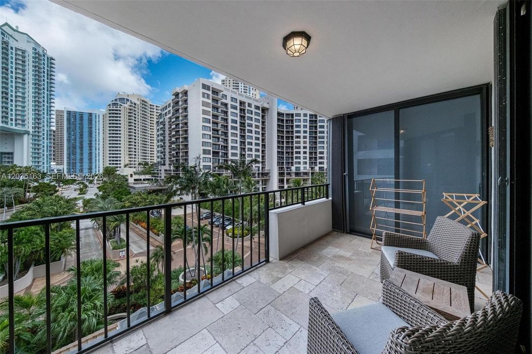 For Rent: $4,500 (2 beds, 2 baths, 1464 Square Feet)