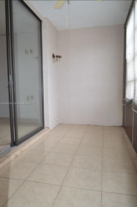 For Sale: $89,900 (1 beds, 1 baths, 748 Square Feet)