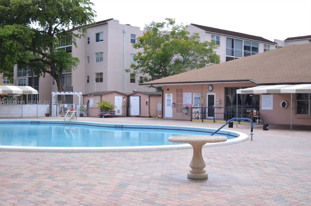 For Sale: $89,900 (1 beds, 1 baths, 748 Square Feet)