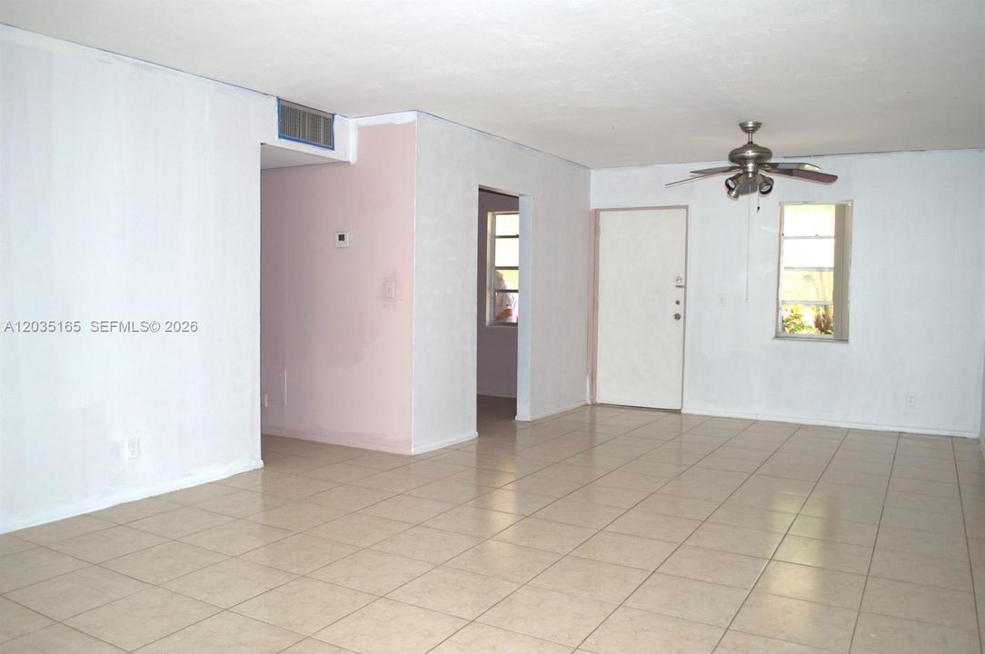 For Sale: $89,900 (1 beds, 1 baths, 748 Square Feet)