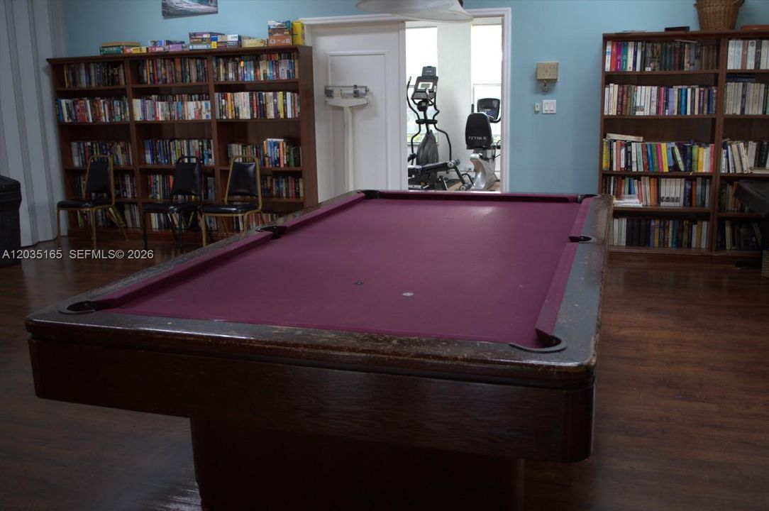 For Sale: $89,900 (1 beds, 1 baths, 748 Square Feet)