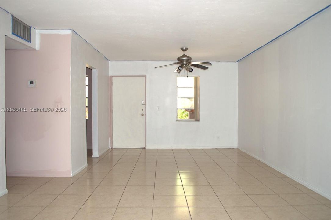 For Sale: $89,900 (1 beds, 1 baths, 748 Square Feet)