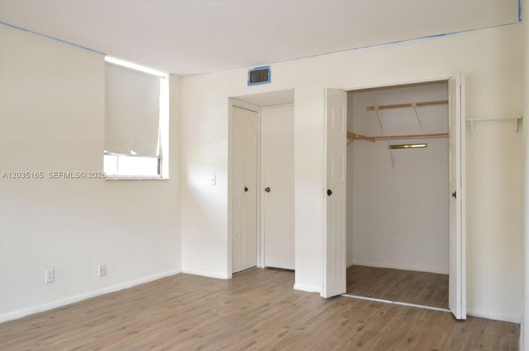 For Sale: $89,900 (1 beds, 1 baths, 748 Square Feet)