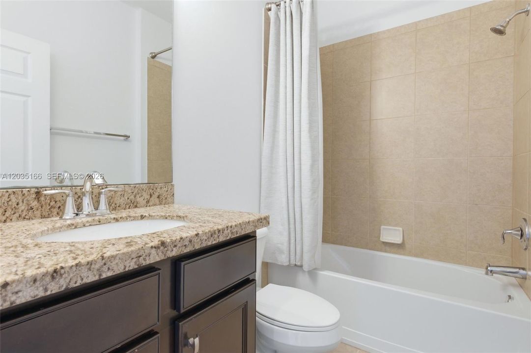 出租: $3,400 (3 贝兹, 3 浴室, 1817 平方英尺)