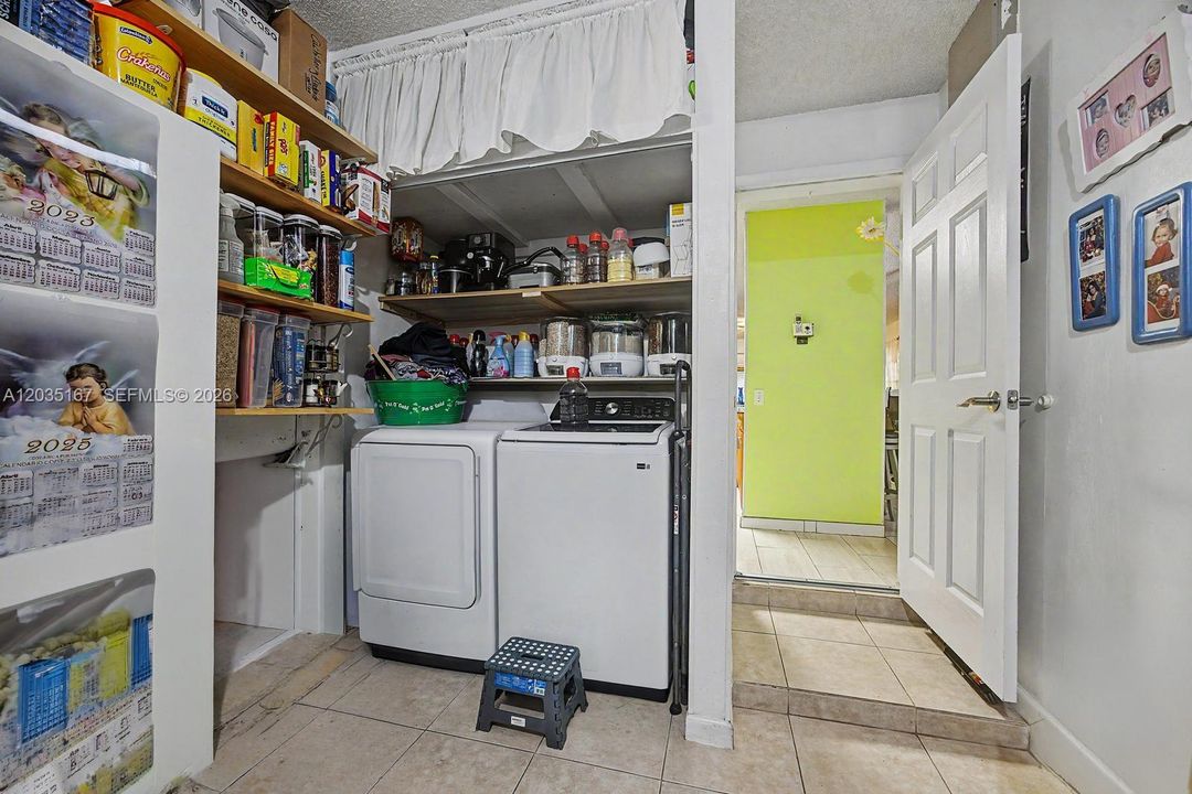 For Sale: $535,000 (3 beds, 2 baths, 1383 Square Feet)