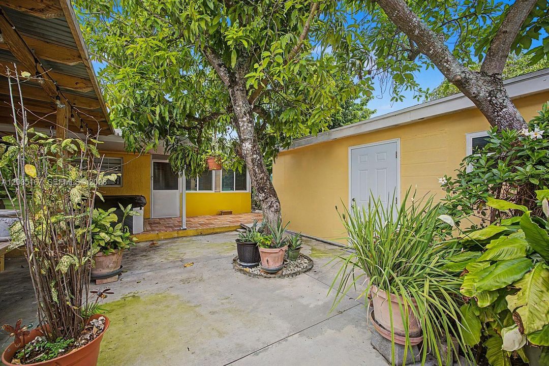 For Sale: $535,000 (3 beds, 2 baths, 1383 Square Feet)