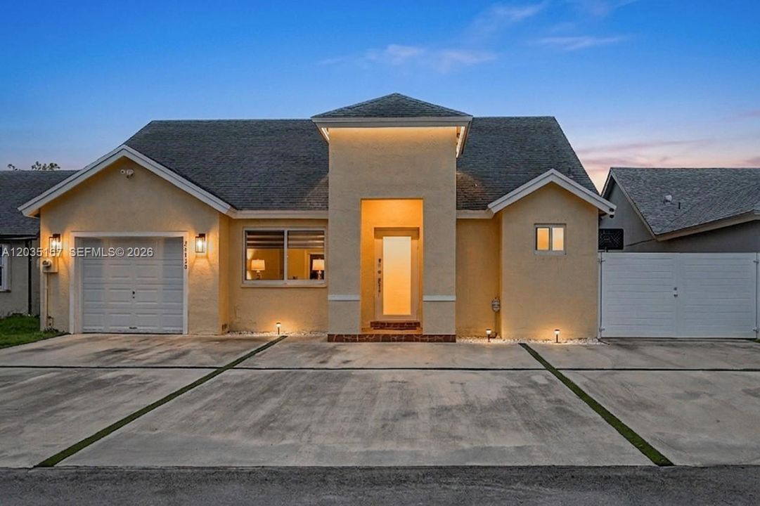 For Sale: $535,000 (3 beds, 2 baths, 1383 Square Feet)